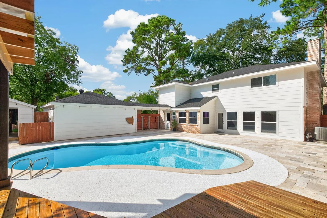 Photo of 18115 Longcliffe Drive