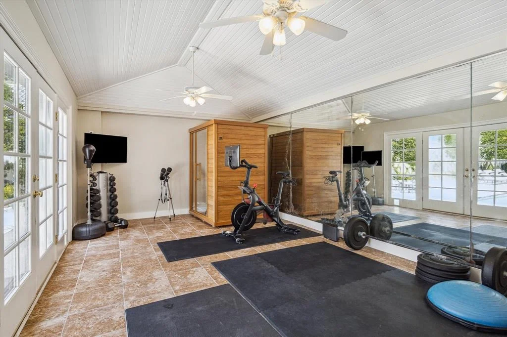 Photo of 2411 River Oaks Boulevard
