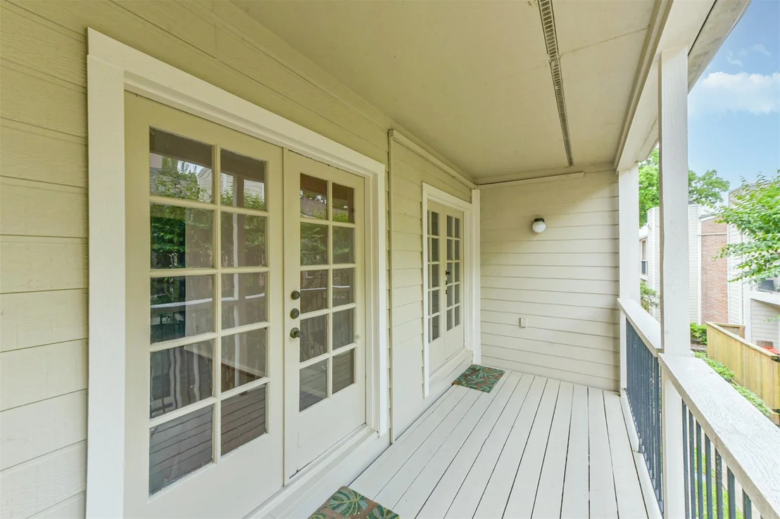 Photo of Unit 4D at 2001 Bering Drive