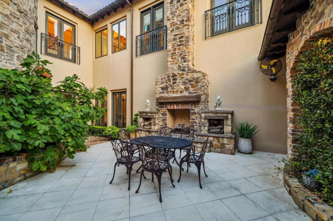 Photo of 322 Crestwood Drive