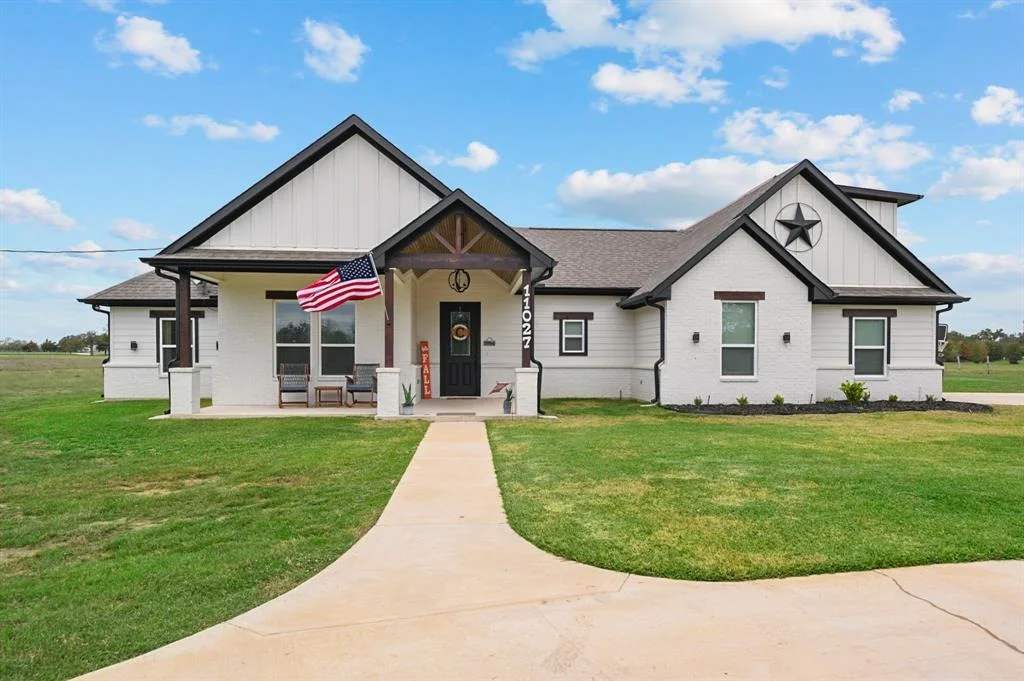 Photo of 11027 Oak Lake Road