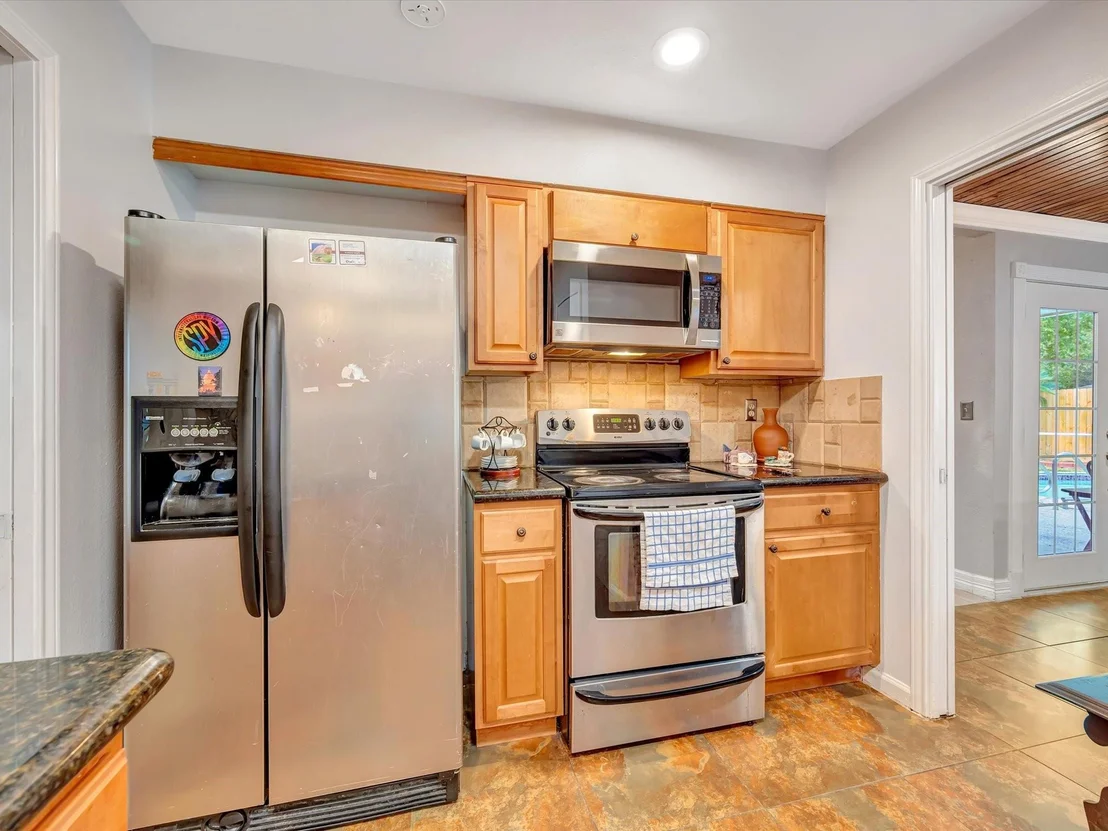 Photo of 1615 Redway Lane