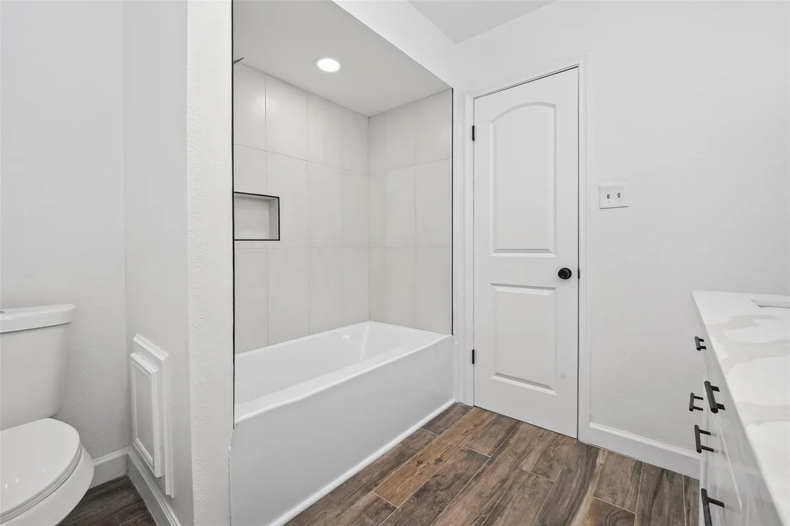 Photo of 1123 Suwanee Lane