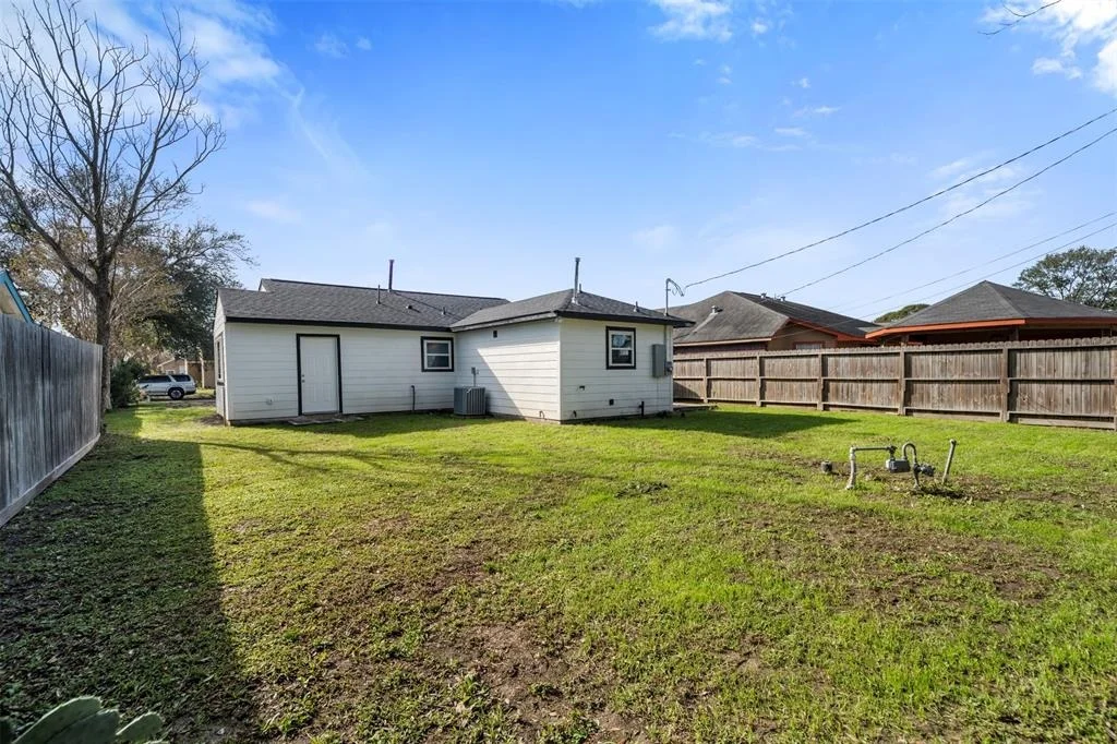 Photo of 1302 Comal Avenue