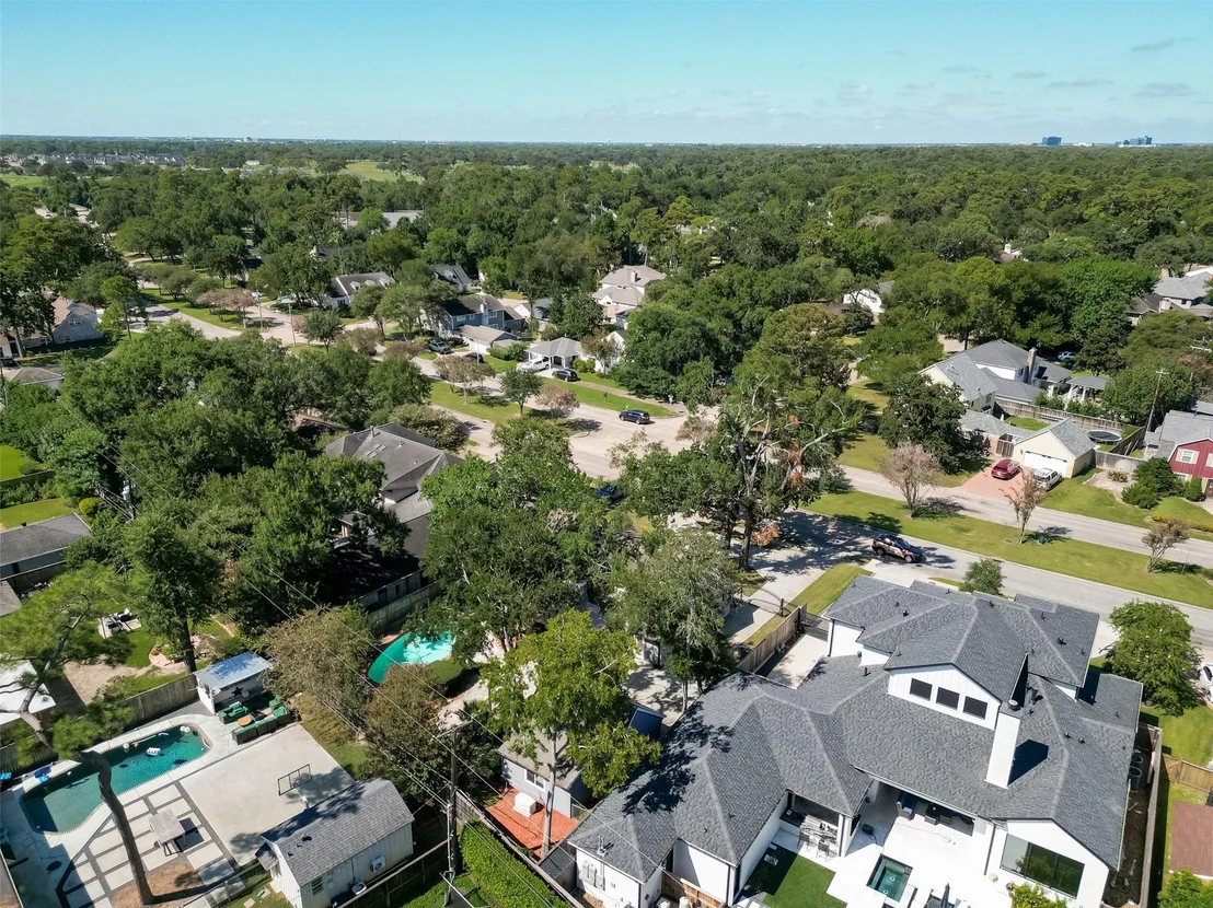 Photo of 418 N Wilcrest Drive