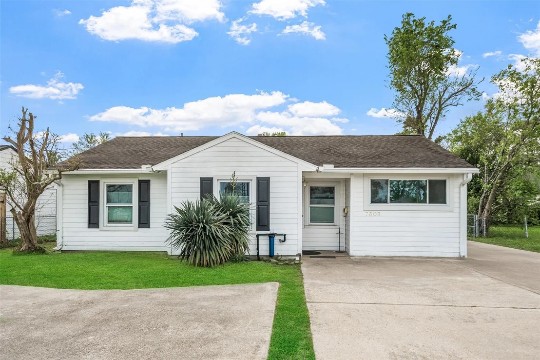 Photo of 7303 Long Point Road