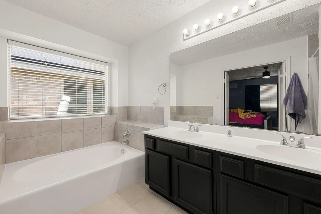 Photo of 327 Brompton Court