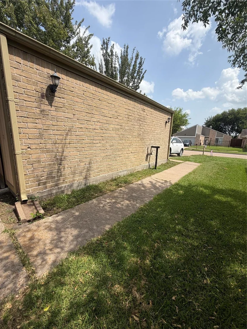 Photo of 13310 Robinglen Drive