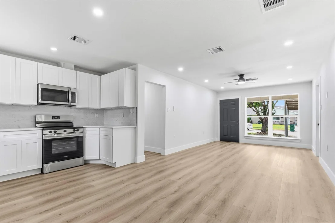 Photo of 3017 Cedarcrest Drive