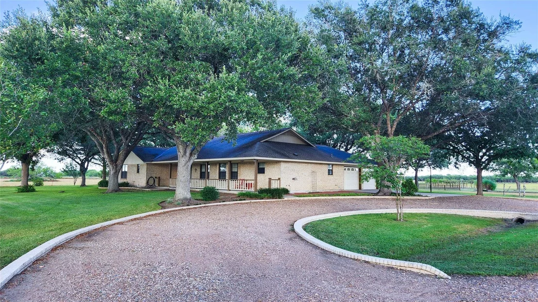 Photo of 847 Oliver Road