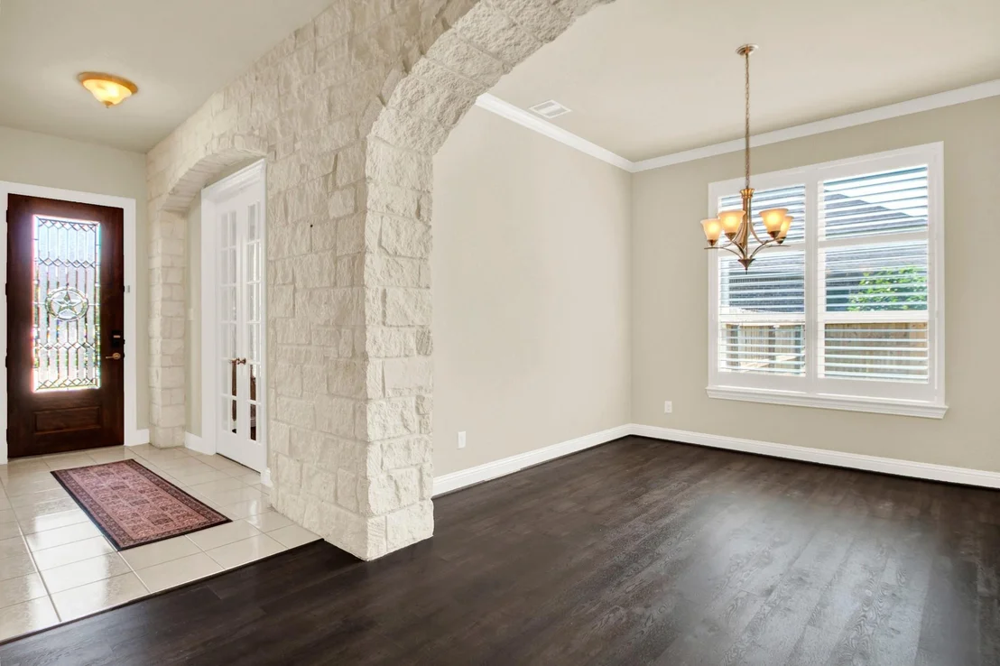 Photo of 9039 Charncross Lane