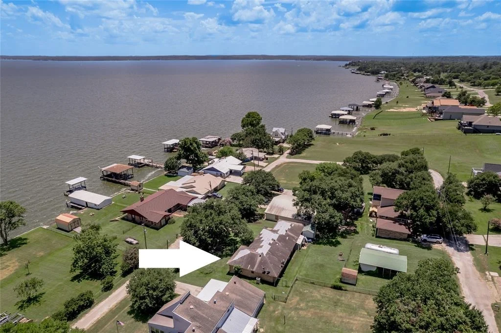 Photo of 100 W Lakeview Drive