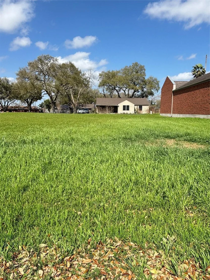 Photo of 309 Mayfair Circle