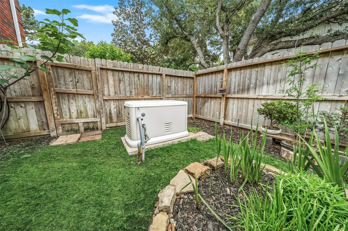 Photo of 16303 Avenplace Road