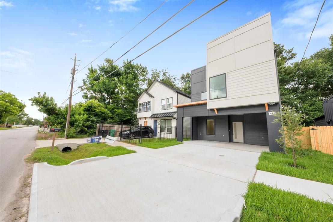 Photo of 1275 Dewalt Street