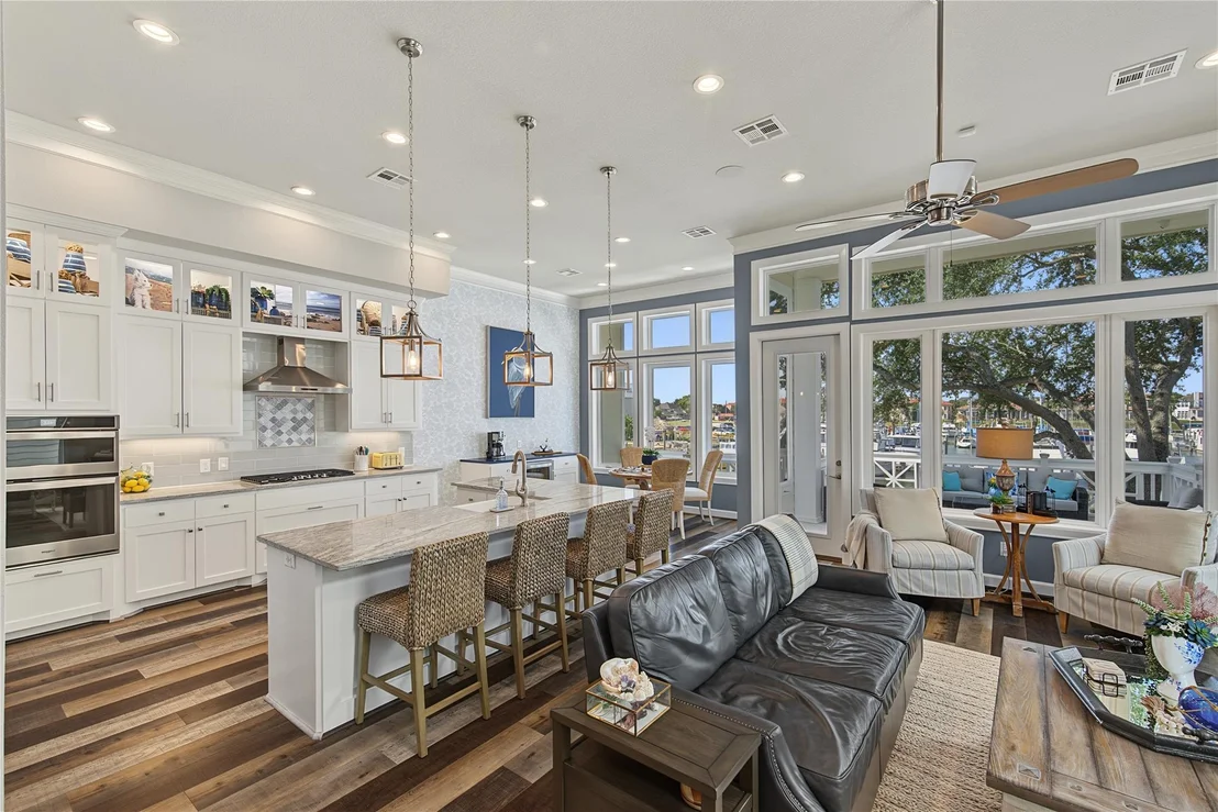 Photo of 2172 Marina Way