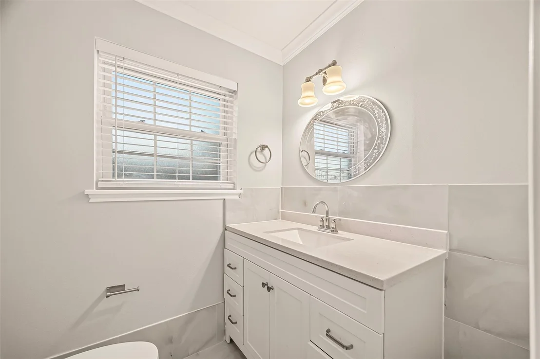 Photo of 418 N Wilcrest Drive