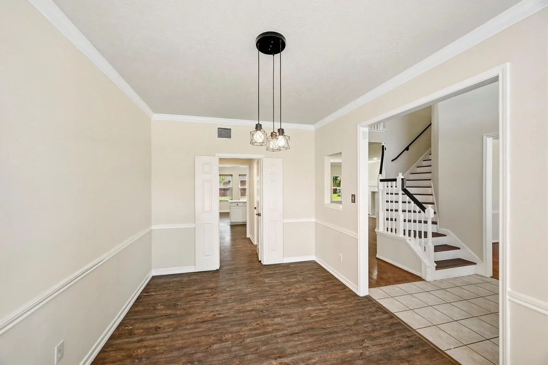 Photo of 215 Crabapple Drive