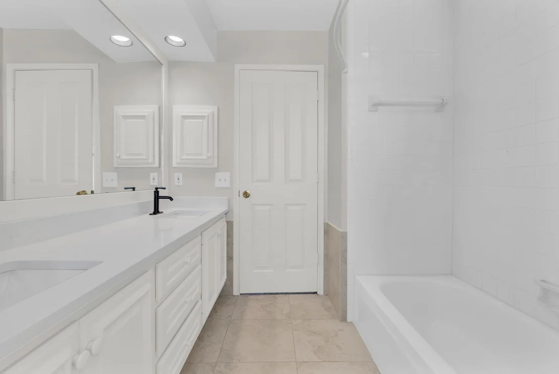 Photo of 186 S Cochrans Green Cir