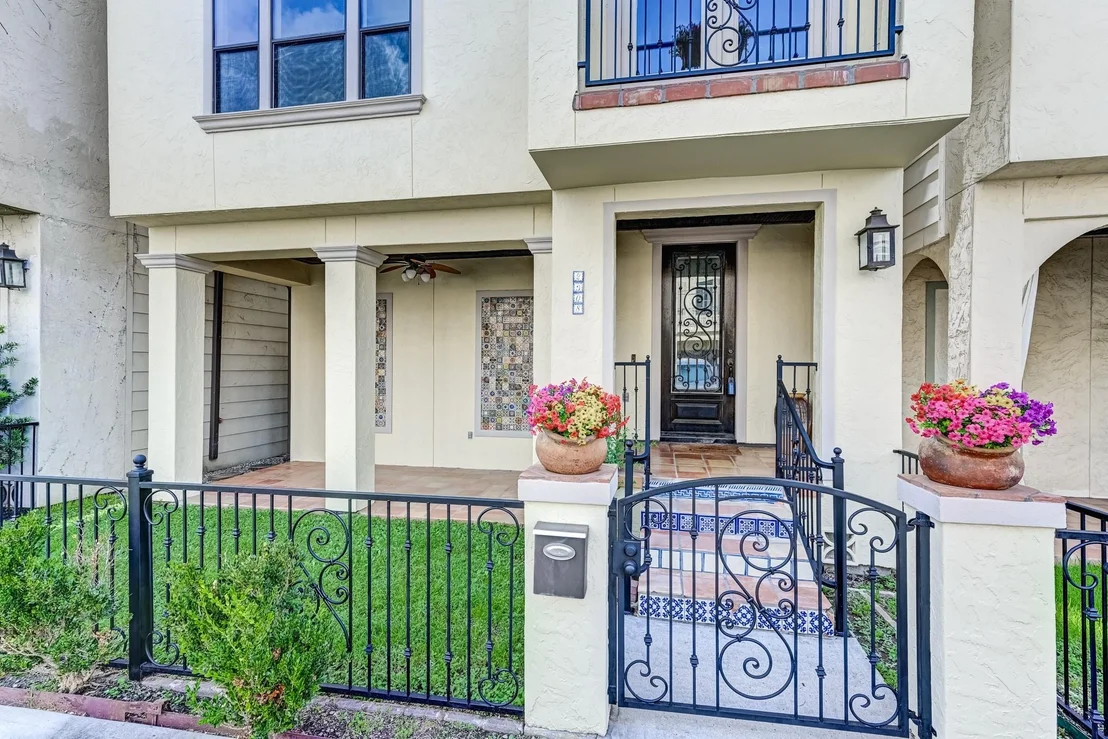 Photo of 2308 Couch Street