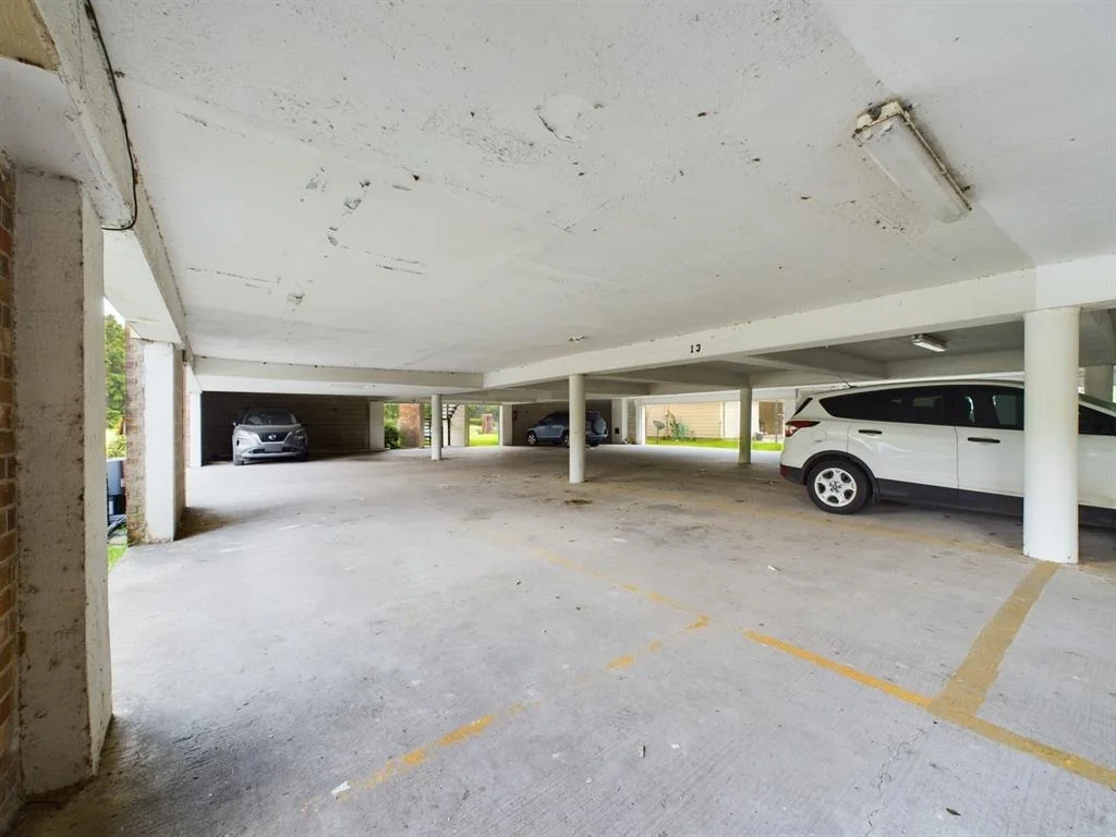 Photo of Unit 13A at 2501 Gulf Freeway