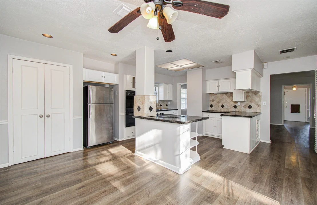 Photo of 9430 Claridge Drive
