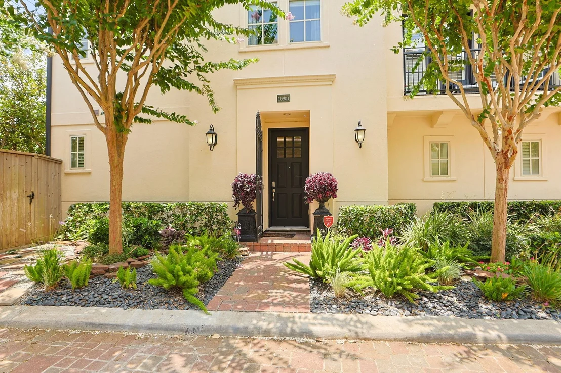 Photo of 10901 Upland Park