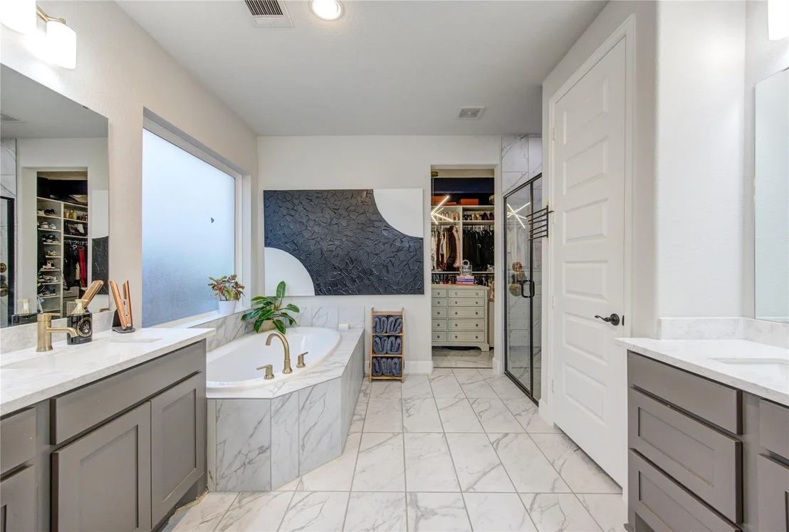 Photo of 1815 Longcroft Lane