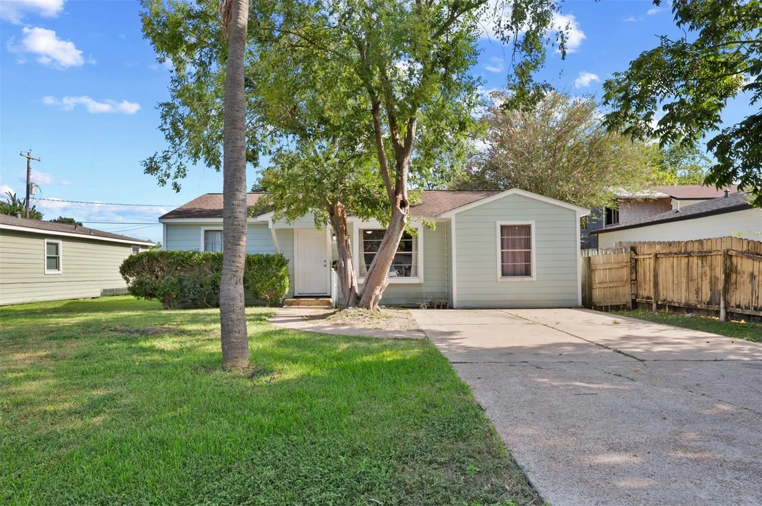 Photo of 7406 Elbridge Lane