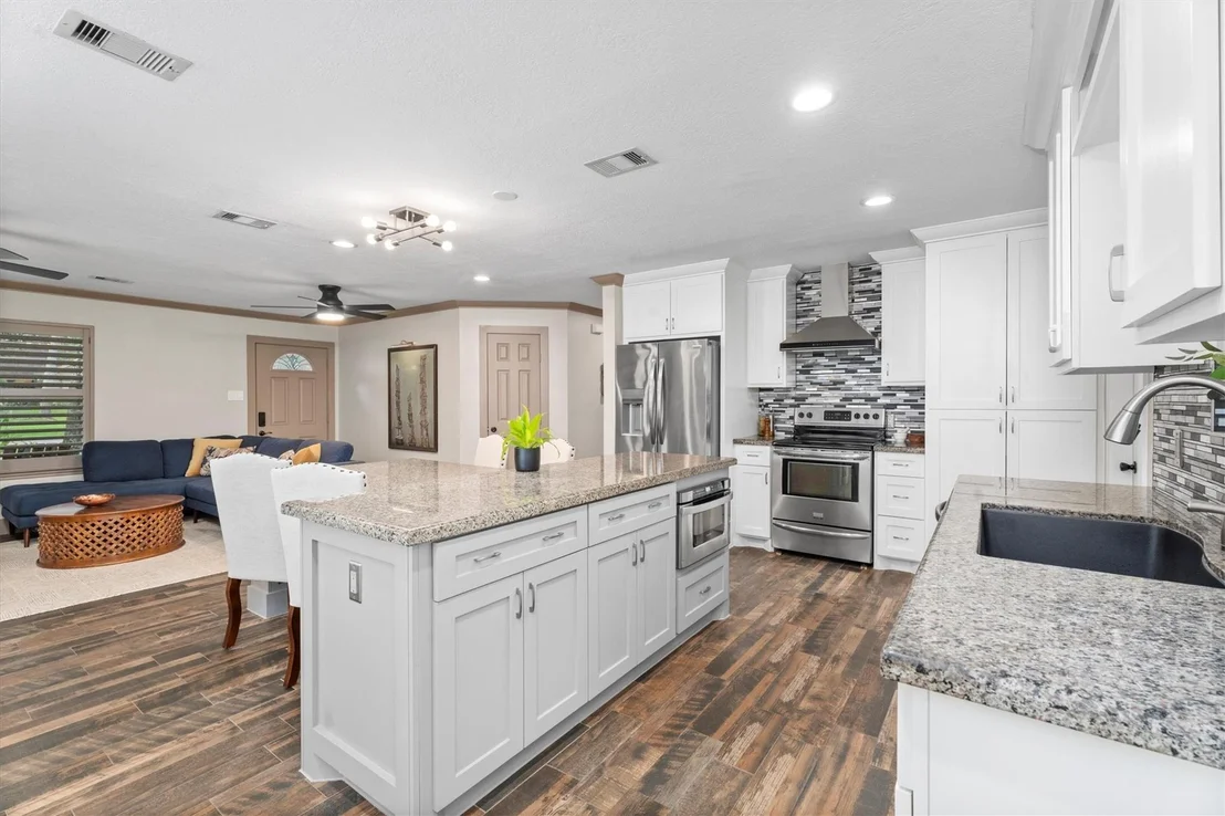 Photo of 1512 Glen Oaks Drive