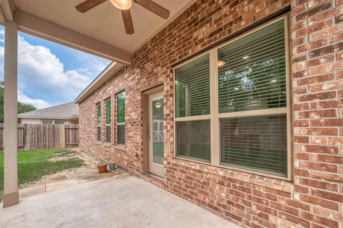 Photo of 2261 Oak Circle Drive N