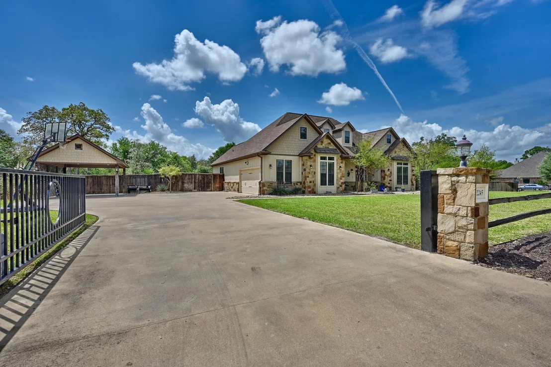 Photo of 2245 Strangmeier Road