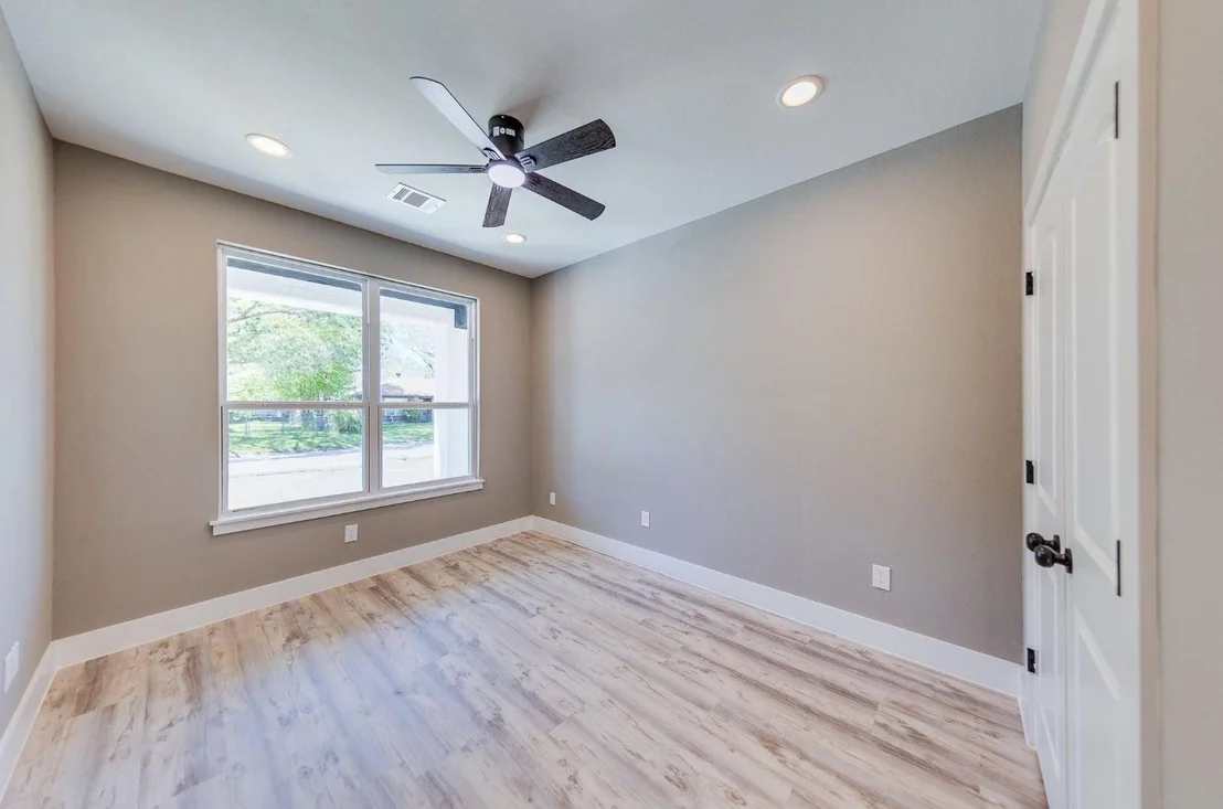 Photo of 1118 N Shepherd Drive