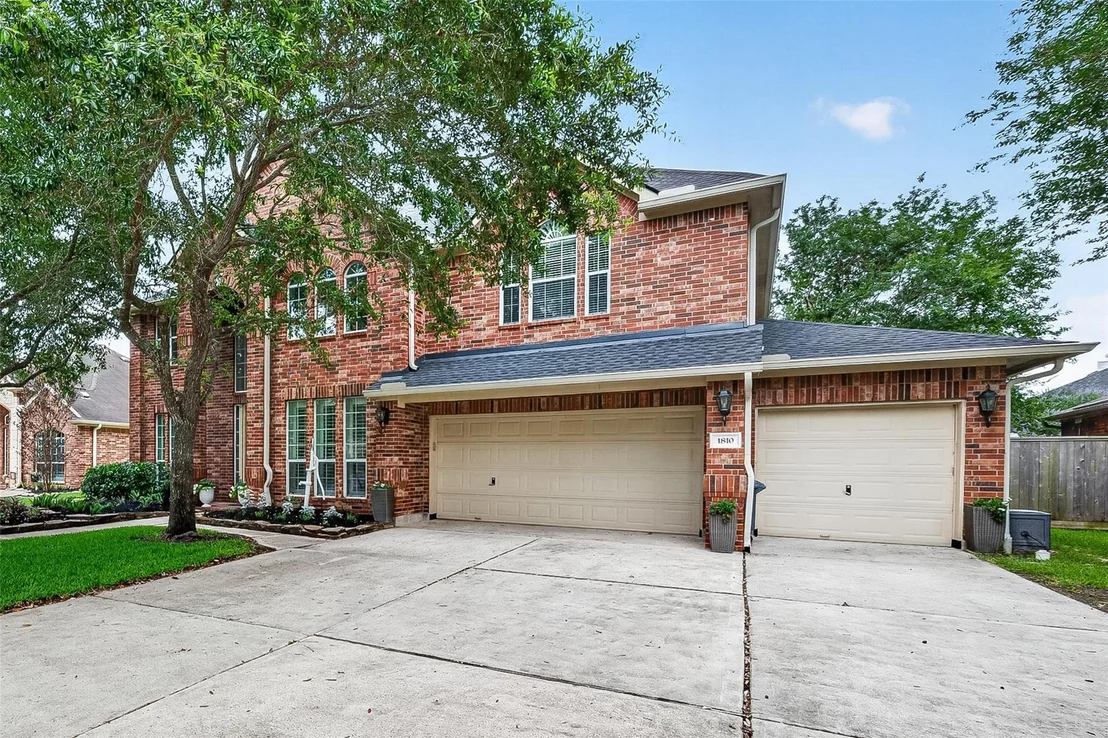 Photo of 1810 Silver Brook Lane