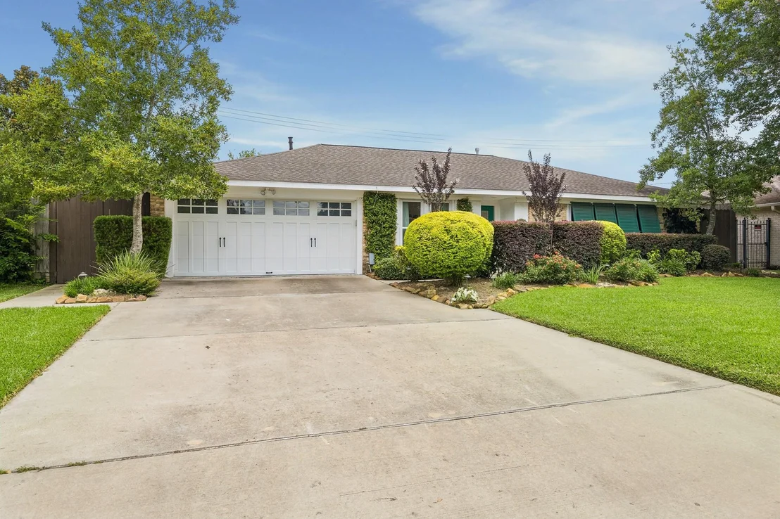 Photo of 9534 Beverlyhill Street
