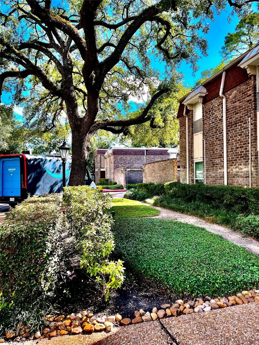 Photo of Unit 85 at 7575 Katy Freeway