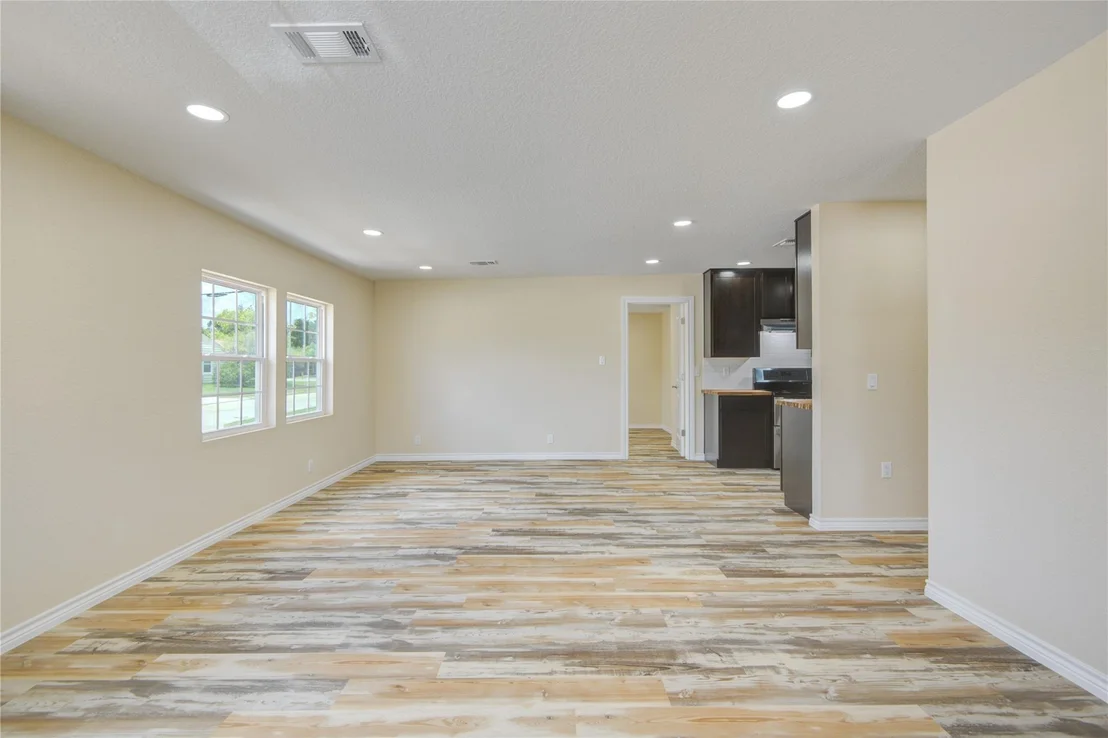 Photo of 826 W 12th Street