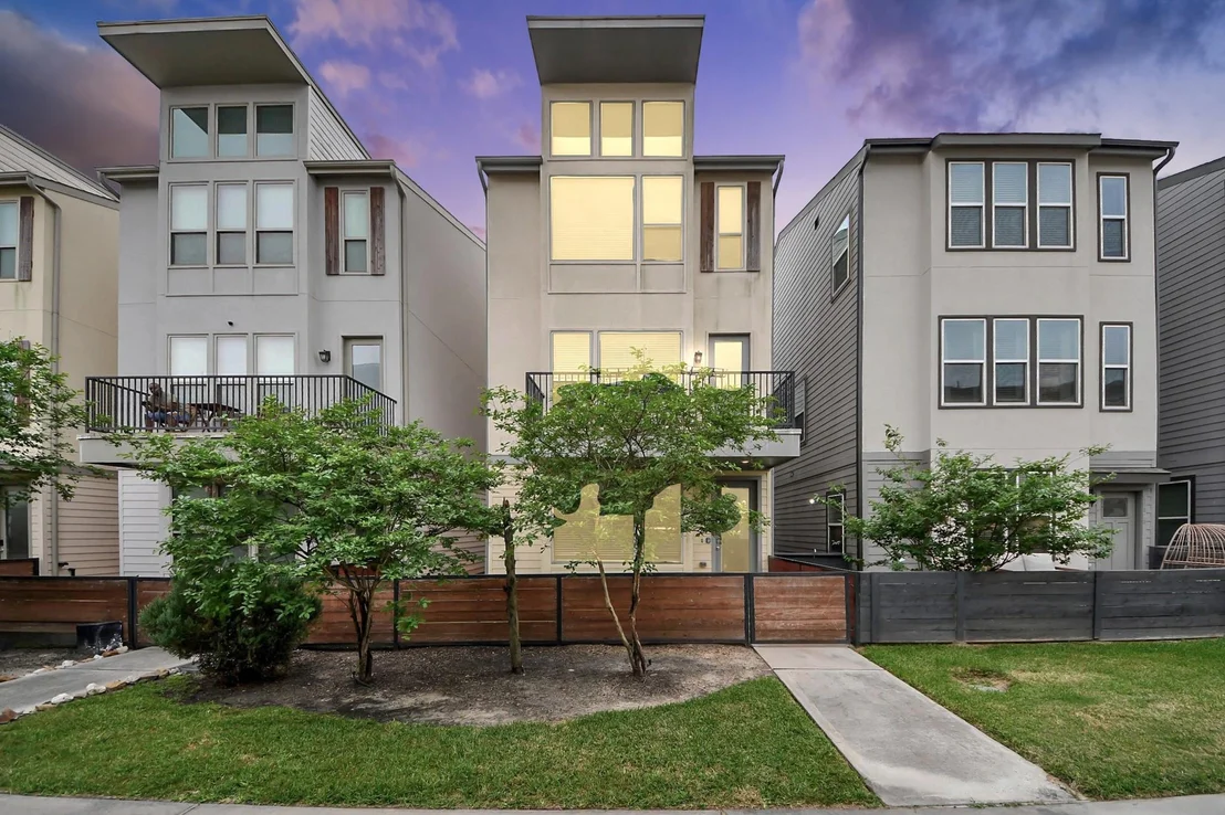 Photo of 18527 Centro Row