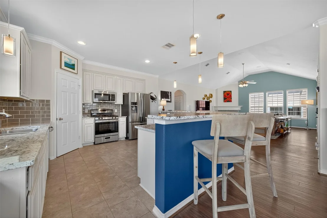 Photo of 2101 Menard Avenue