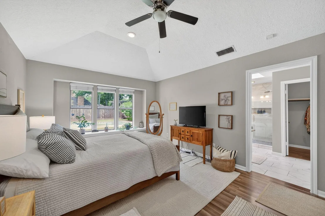 Photo of 1602 S Hearthside Drive