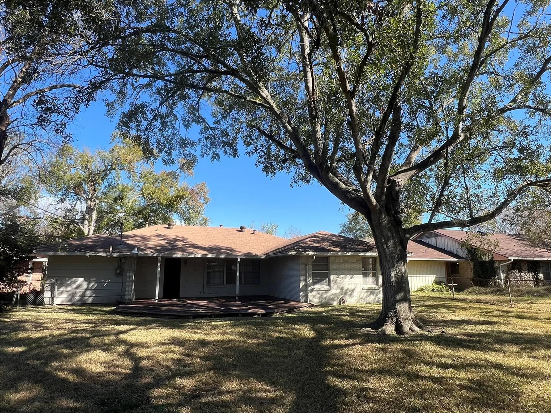 Photo of 5103 Creekbend Drive