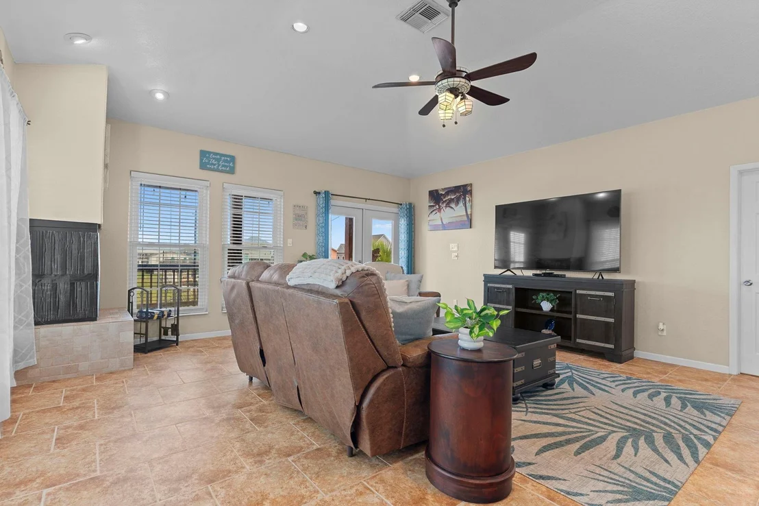 Photo of 702 Surf Drive