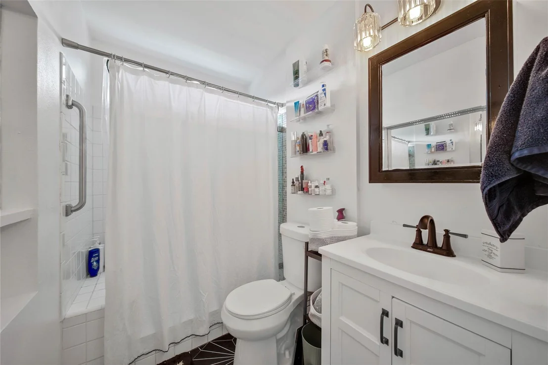 Photo of 1030 Chantilly Lane