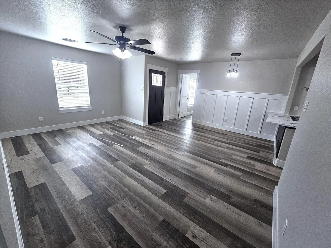 Photo of 1005 Robinhood Lane