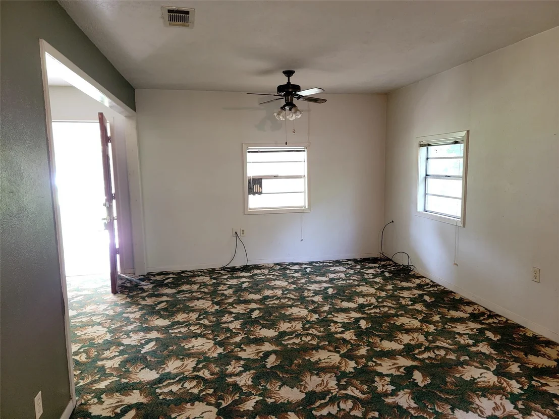 Photo of 156 White Oak Circle
