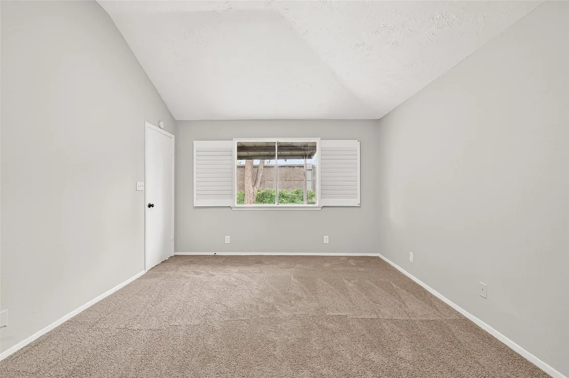 Photo of 18611 Spinney Lane Drive