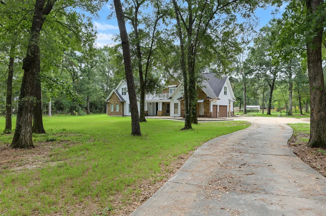 Photo of 10933 Lake Forest Drive