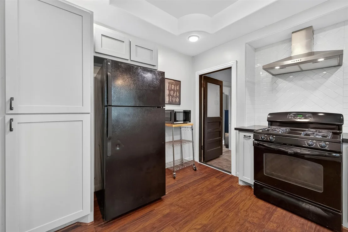 Photo of 5223 Clay Street