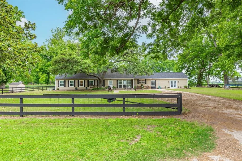 Photo of 830 Lily Lane