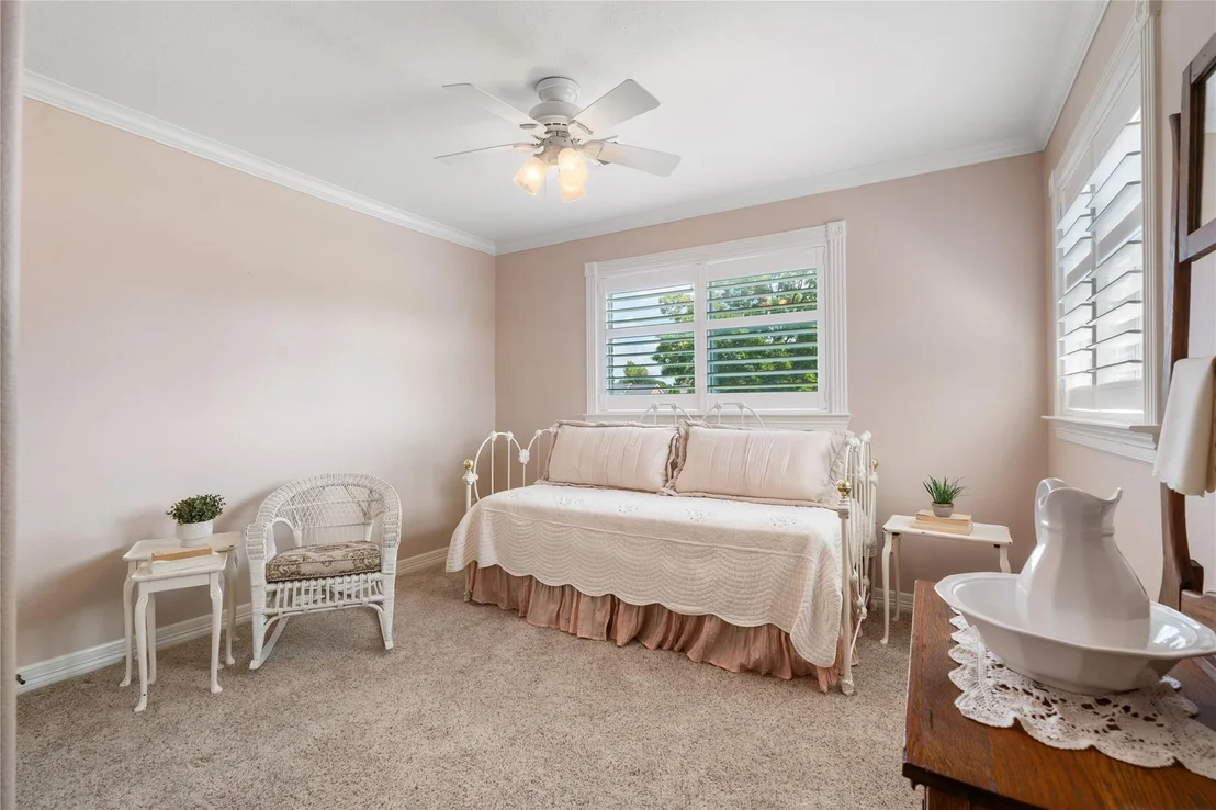 Photo of 5442 Lakeshore Drive